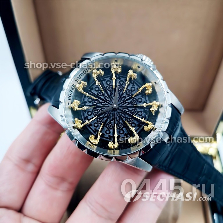 Часы рыцари круглого. Roger Dubuis Knights of the Round Table. Roger Dubuis часы с рыцарями. Roger Dubuis Рыцари круглого стола. Roger Dubuis Excalibur Knights.